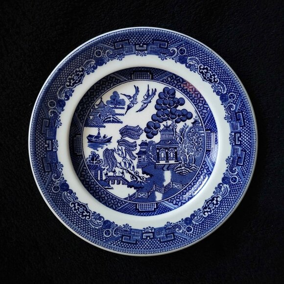 Johnson Bros Blue Willow Bread & Butter Plate, Blue and White Chinoiserie 6.25" - Picture 1 of 2